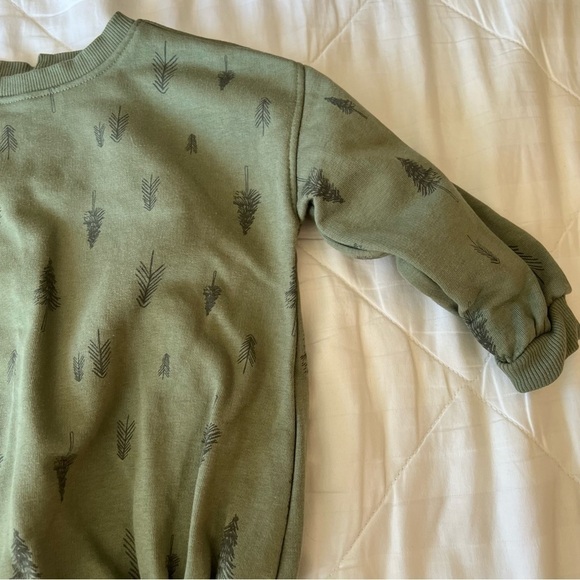 Grayson Collective Baby Bubble Sweashirt Romper in Green Forest Print Size 18 Mo - Picture 5 of 10